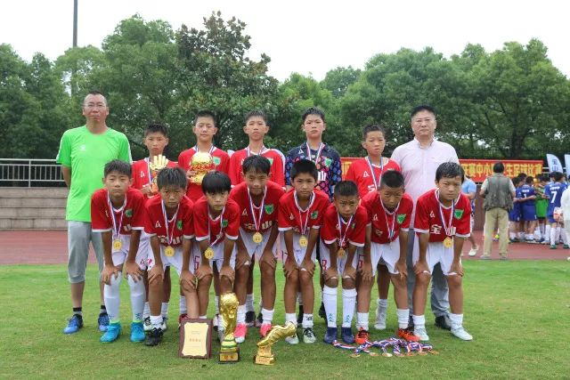 欧冠-17岁小将进球 中锋传射 曼城3-1逆转夺头名